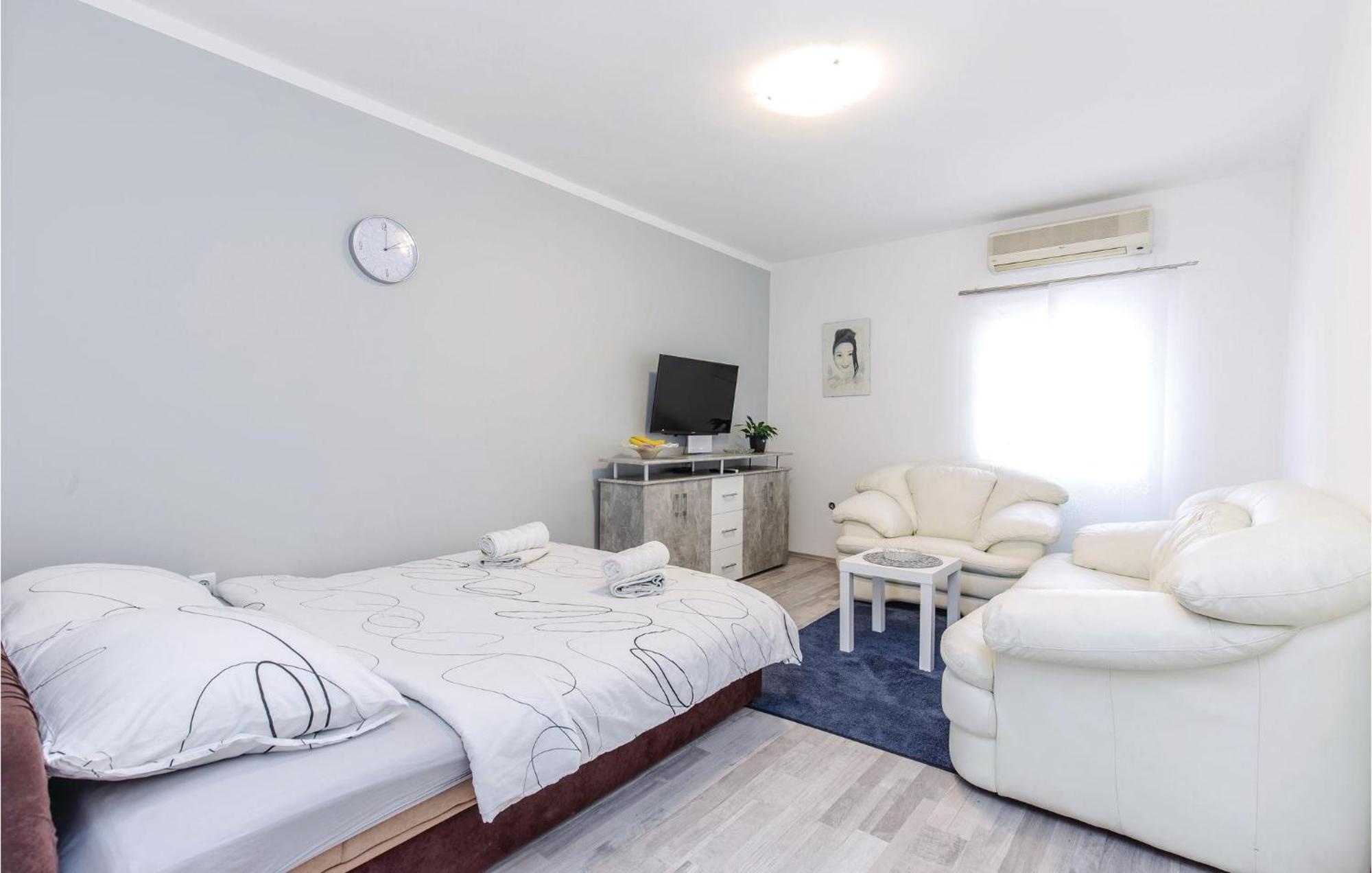 Stunning Apartment In Kostrena With Kitchen Екстериор снимка